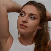 Profesora de dibujo, pintura, y actividades relacionadas con arte y creatividad